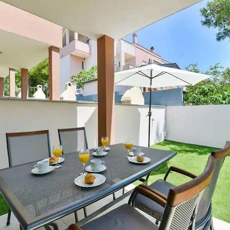 Luxurious Two Bedroom With Jacuzzy- Casa2 Starigrad Paklenica