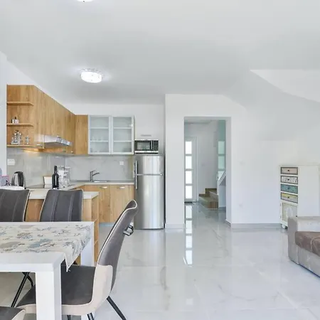Villa Luxurious Two Bedroom With Jacuzzy- Casa2