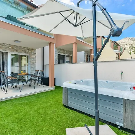Villa Luxurious Two Bedroom With Jacuzzy- Casa2